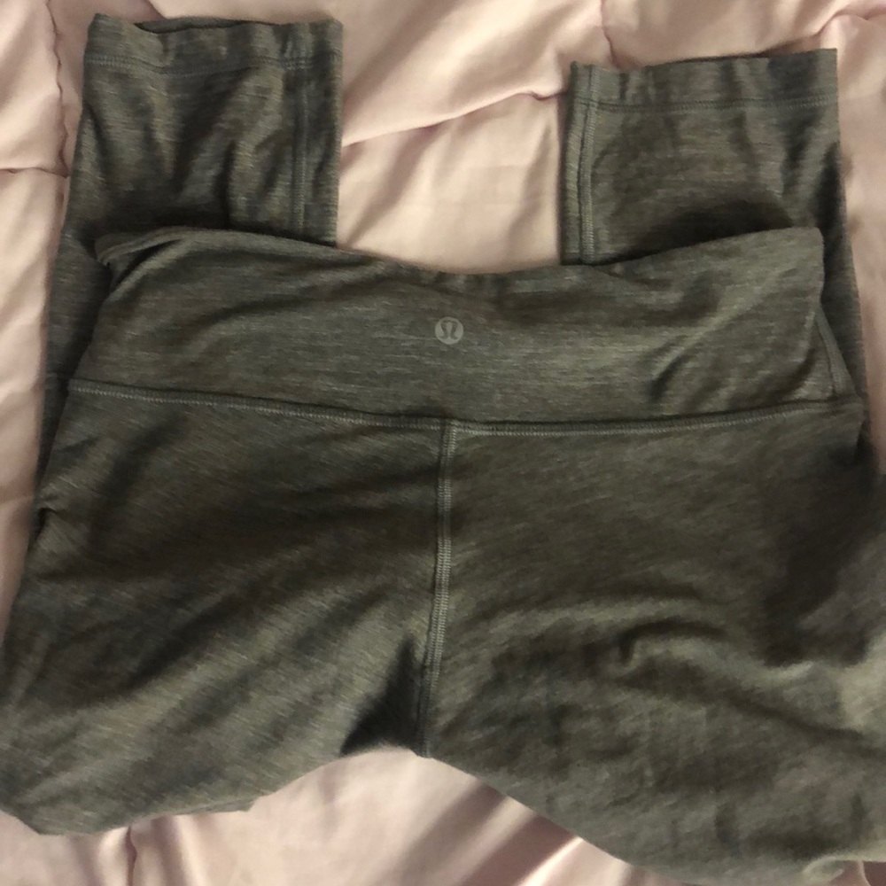 Lululemon wonder under crop.